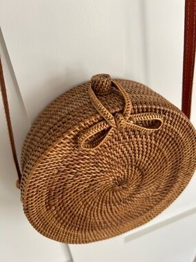 Bembien Rose Bow Woven Round Crossbody Rattan Bag